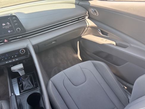 Used 2023 Hyundai Elantra SEL FWD image 15