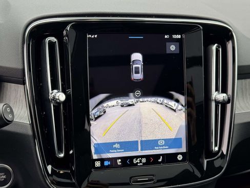 Used 2025 Volvo XC40 B5 Ultra w/ Protection Package Premier image 26