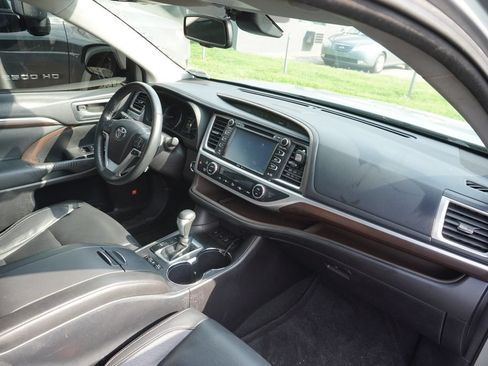 Used 2015 Toyota Highlander Limited Platinum AWD/4WD image 8