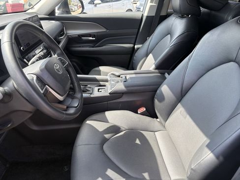 Certified 2025 Toyota Grand Highlander FWD image 8