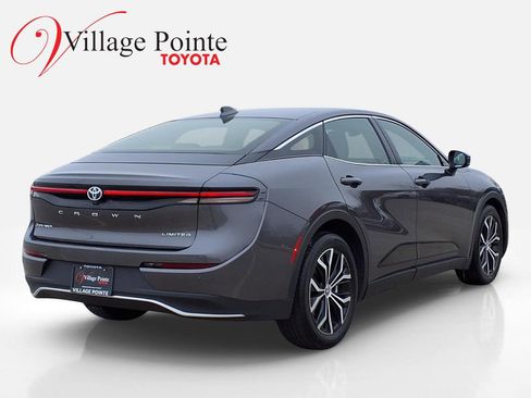 Used 2024 Toyota Crown Limited image 6