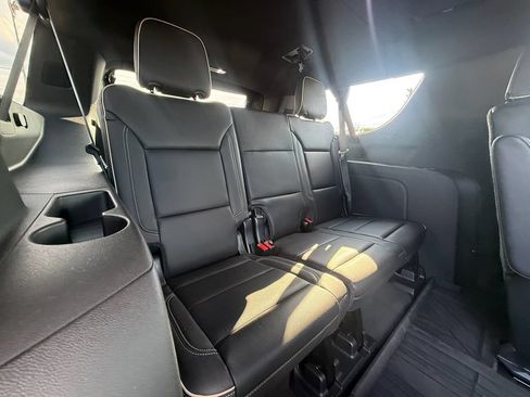 Used 2023 Chevrolet Suburban Premier AWD/4WD image 23