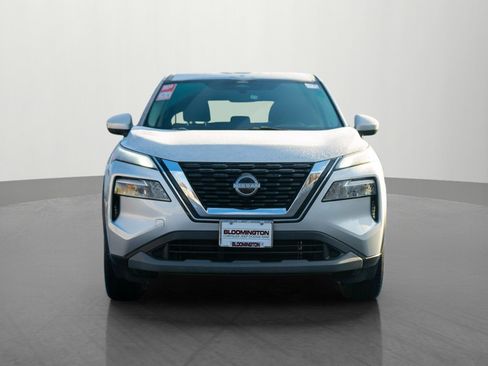 Used 2023 Nissan Rogue SV image 2