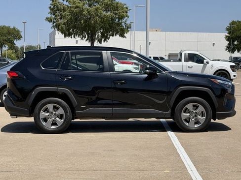 Used 2025 Toyota RAV4 XLE AWD/4WD image 3