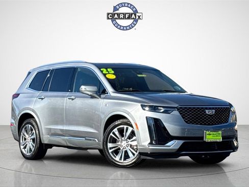 Used 2025 Cadillac XT6 Premium Luxury image 2