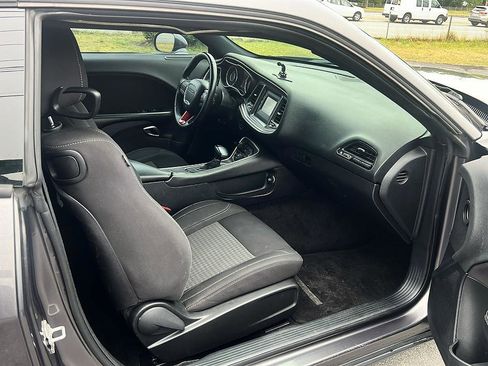 Used 2015 Dodge Challenger SXT RWD image 18