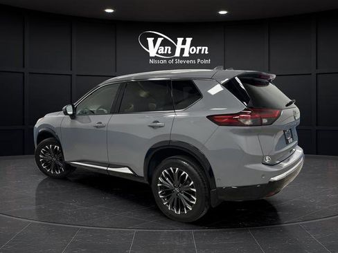 Used 2025 Nissan Rogue Platinum w/ Tech Package image 3