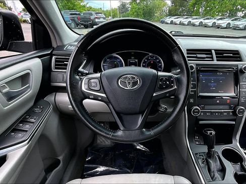 Used 2017 Toyota Camry XLE w/ Convenience Package image 5