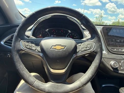 Used 2018 Chevrolet Malibu LT w/ Leather Package FWD image 35