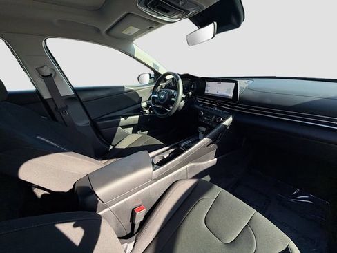 Certified 2025 Hyundai Elantra SEL FWD image 28