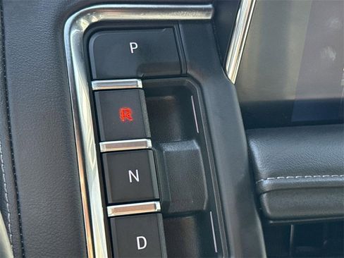 Used 2024 Chevrolet Suburban LT image 14