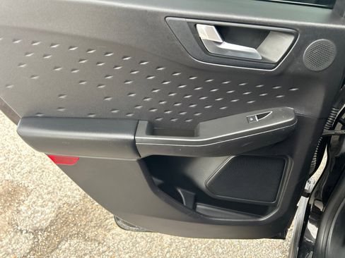 Used 2020 Ford Escape Titanium image 15