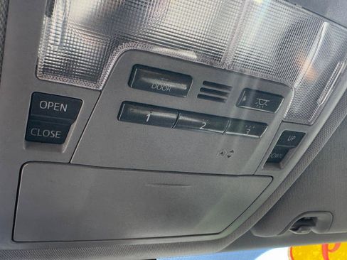 Used 2019 Toyota Highlander SE w/ Nightshade Edition AWD/4WD image 26