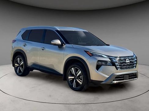 Certified 2025 Nissan Rogue SL w/ SL Premium Package FWD image 3