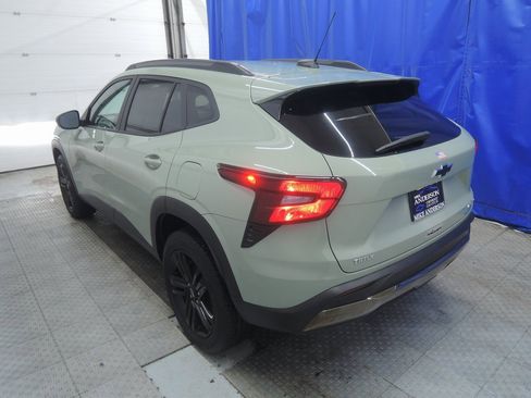 Used 2025 Chevrolet Trax ACTIV w/ Sunroof Package image 8