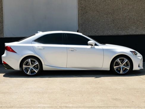 Used 2018 Lexus IS 300 AWD w/ Premium Package image 9