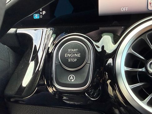 Used 2025 Mercedes-Benz GLA 250 image 33