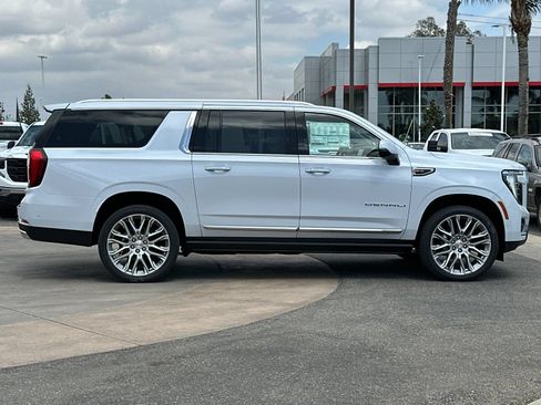 New 2026 GMC Yukon XL Denali w/ Denali Reserve Package AWD/4WD image 3