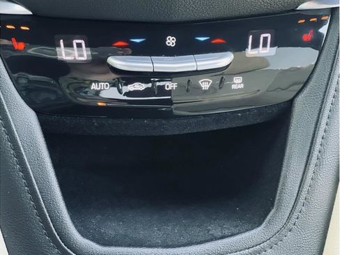 Used 2018 Cadillac XT5 Luxury w/ Driver Awareness Package image 33