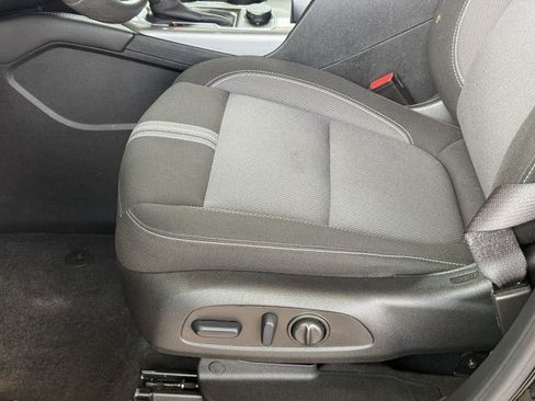 Used 2025 Chevrolet Blazer LT FWD image 18