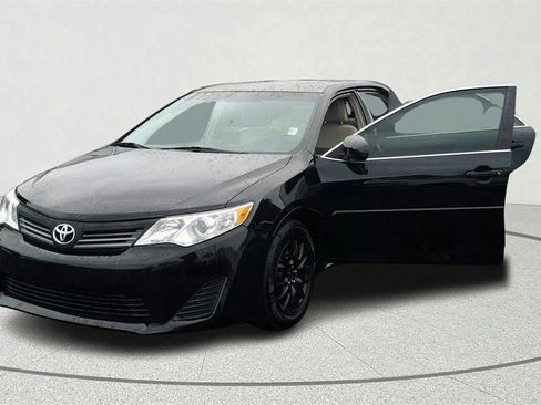 Used 2014 Toyota Camry LE image 10