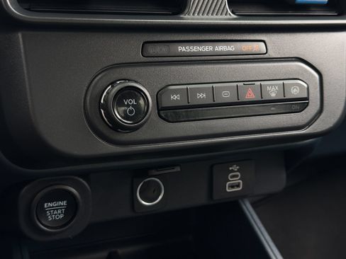 Used 2025 Ford Maverick Lobo AWD/4WD image 21