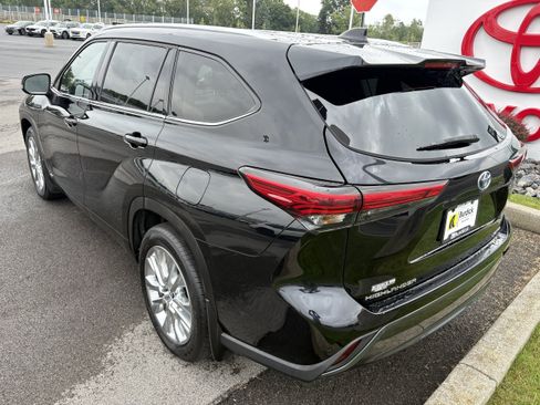 Used 2023 Toyota Highlander Limited AWD/4WD image 6