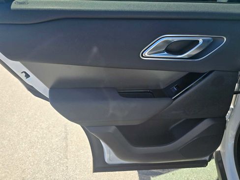 Certified 2025 Land Rover Range Rover Velar Dynamic SE image 19