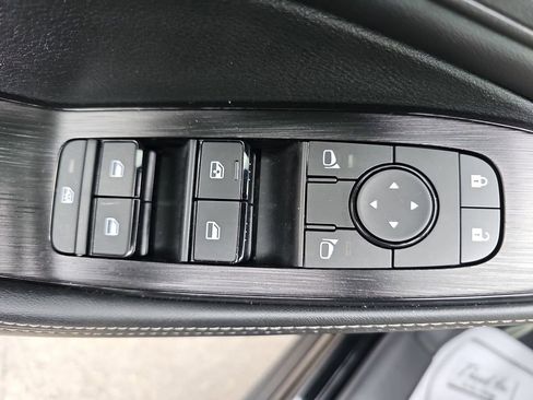 Used 2025 Nissan Rogue SV w/ SV Premium Package FWD image 32