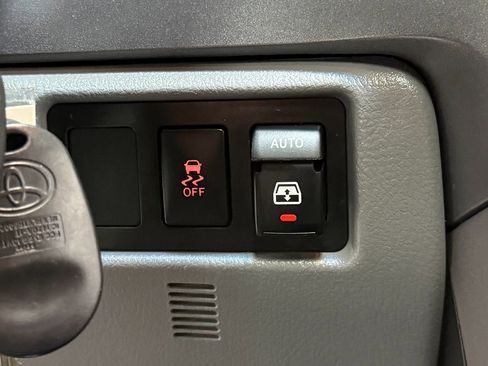Used 2017 Toyota Sequoia Platinum AWD/4WD image 22