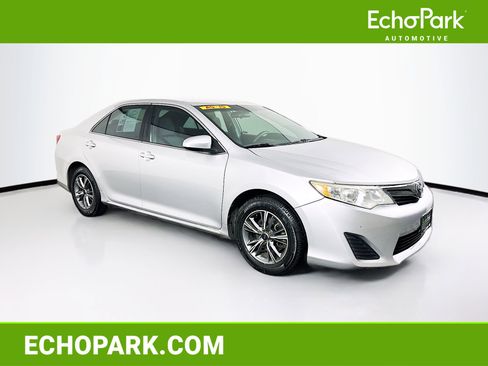 Used 2013 Toyota Camry LE image 1
