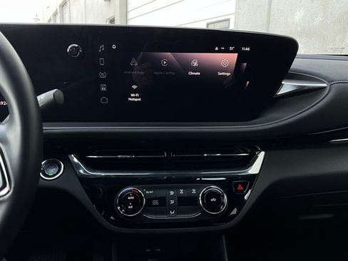 Used 2025 Buick Envista Sport Touring image 24