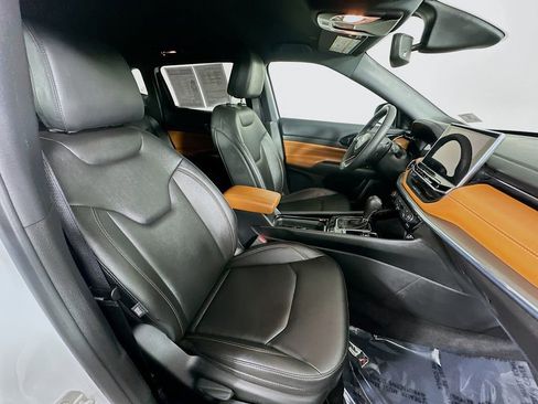 Certified 2024 Jeep Compass Limited image 37