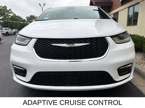 Used 2025 Chrysler Pacifica Select AWD/4WD image 18