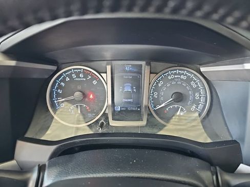 Used 2020 Toyota Tacoma SR5 RWD image 16