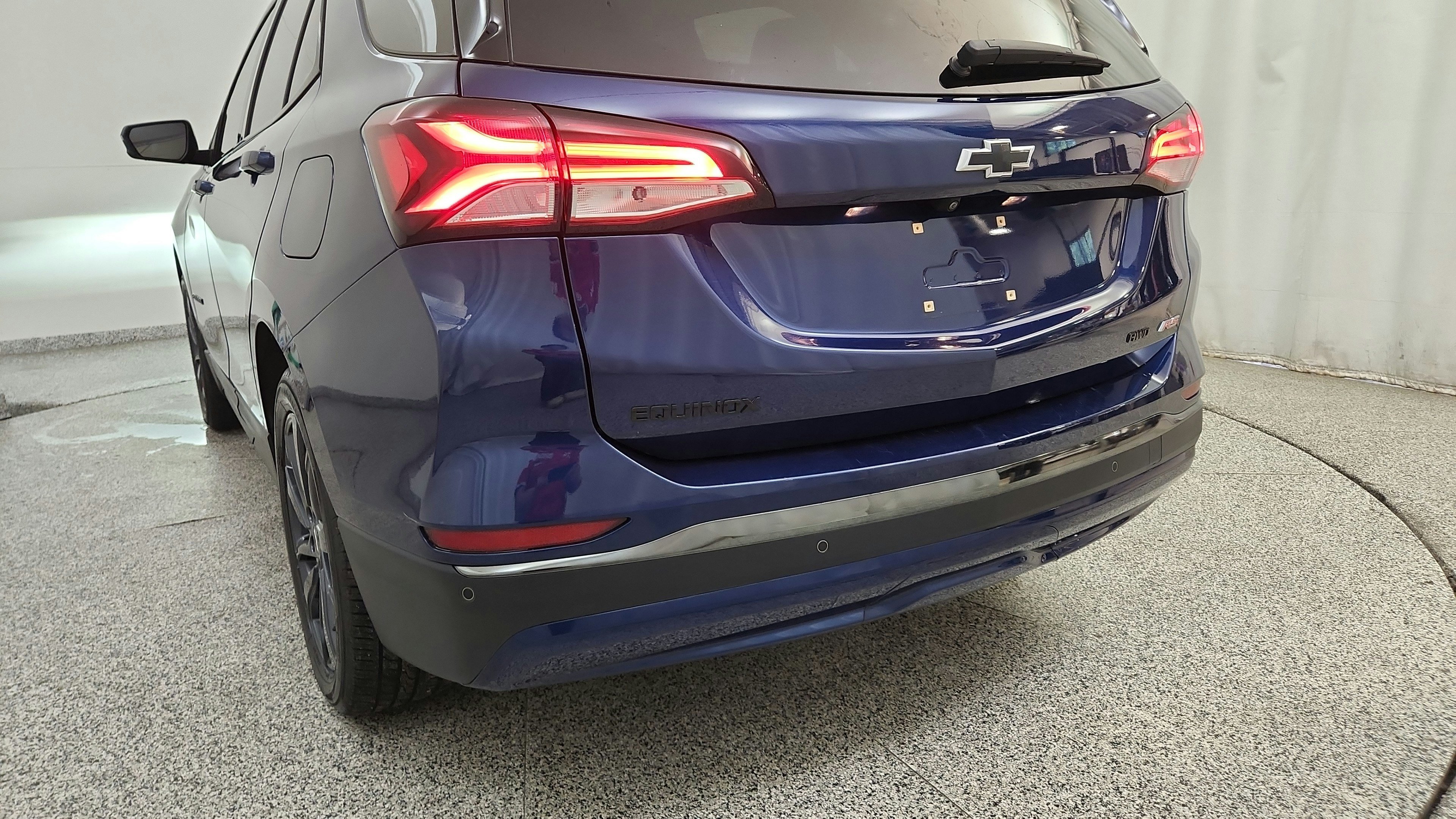 Used 2023 Chevrolet Equinox RS w/ RS Leather Package AWD/4WD image 29