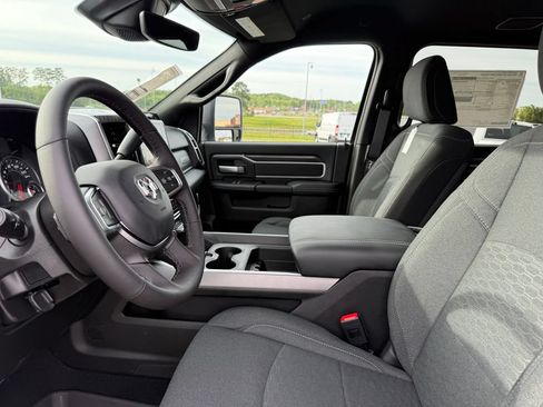 New 2026 RAM 2500 Big Horn AWD/4WD image 9
