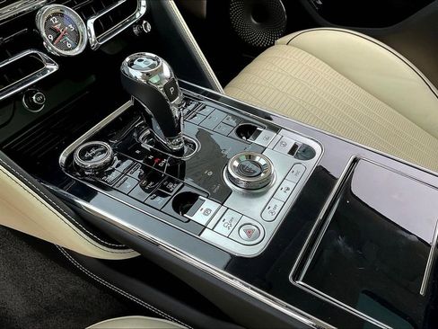 Used 2022 Bentley Flying Spur V8 image 18