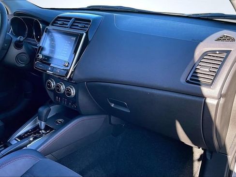Used 2025 Mitsubishi Outlander Sport AWD image 25