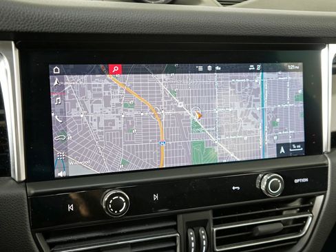 Certified 2023 Porsche Macan AWD/4WD image 30