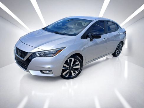 Used 2020 Nissan Versa SR w/ Convenience Package FWD image 2