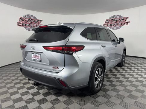 Used 2021 Toyota Highlander XLE image 7