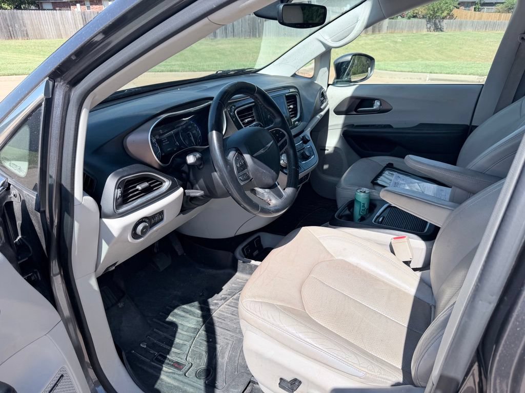 Used 2018 Chrysler Pacifica Touring-L Plus FWD image 6