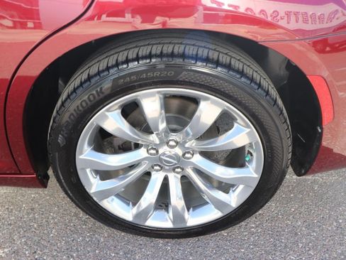 Used 2019 Chrysler 300 Limited image 22