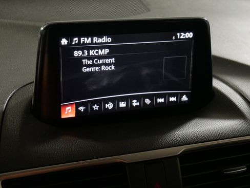 Used 2017 MAZDA MAZDA3 Sport image 23