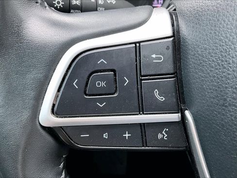 Used 2024 Toyota Highlander LE AWD/4WD image 21