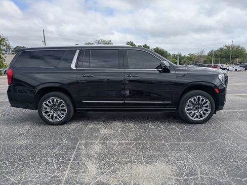 Used 2024 GMC Yukon XL Denali Ultimate AWD/4WD image 3