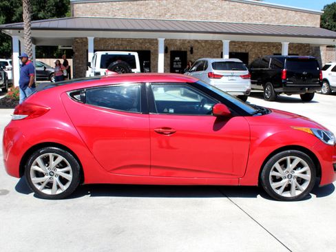 Used 2016 Hyundai Veloster image 13