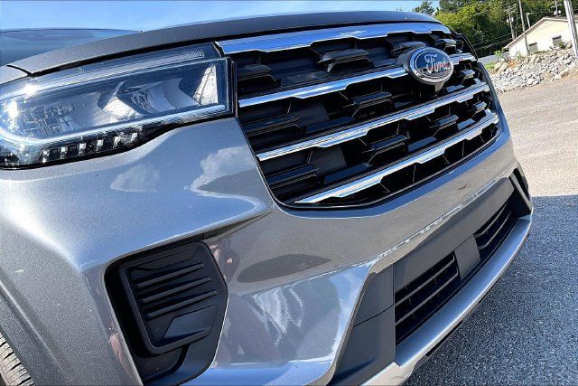 Used 2025 Ford Explorer Active RWD image 30