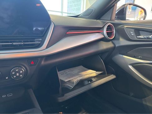 Used 2024 Chevrolet Trax RS FWD image 26